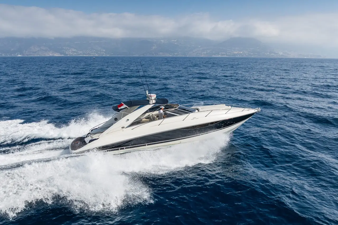 Superhawk 34, flybridge — Saint Tropez Yacht Rental, Saint-Tropez. Superhawk 34 — 11m