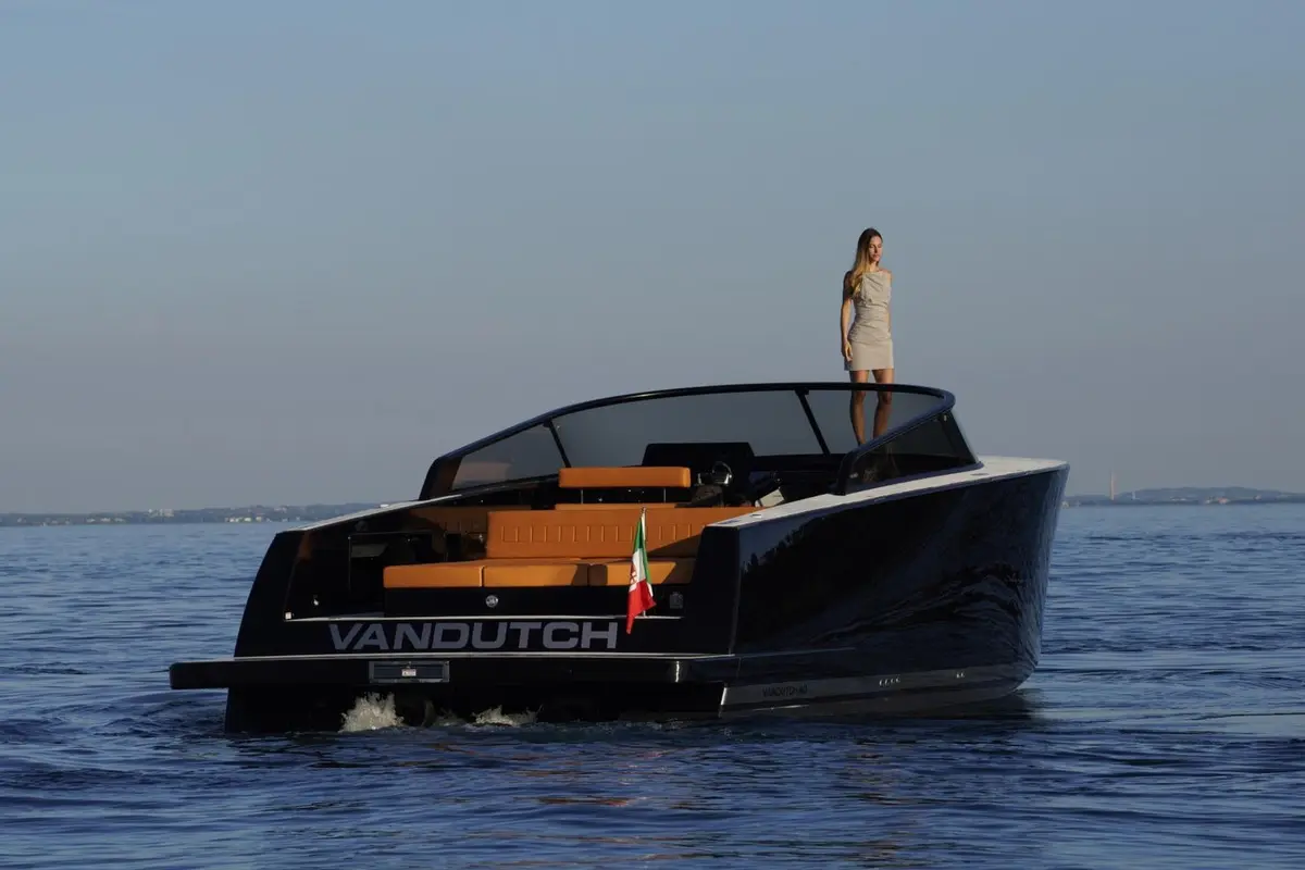 VanDutch 40, extérieur — Saint Tropez Yacht Rental, Saint-Tropez. VanDutch 40 — 12m
