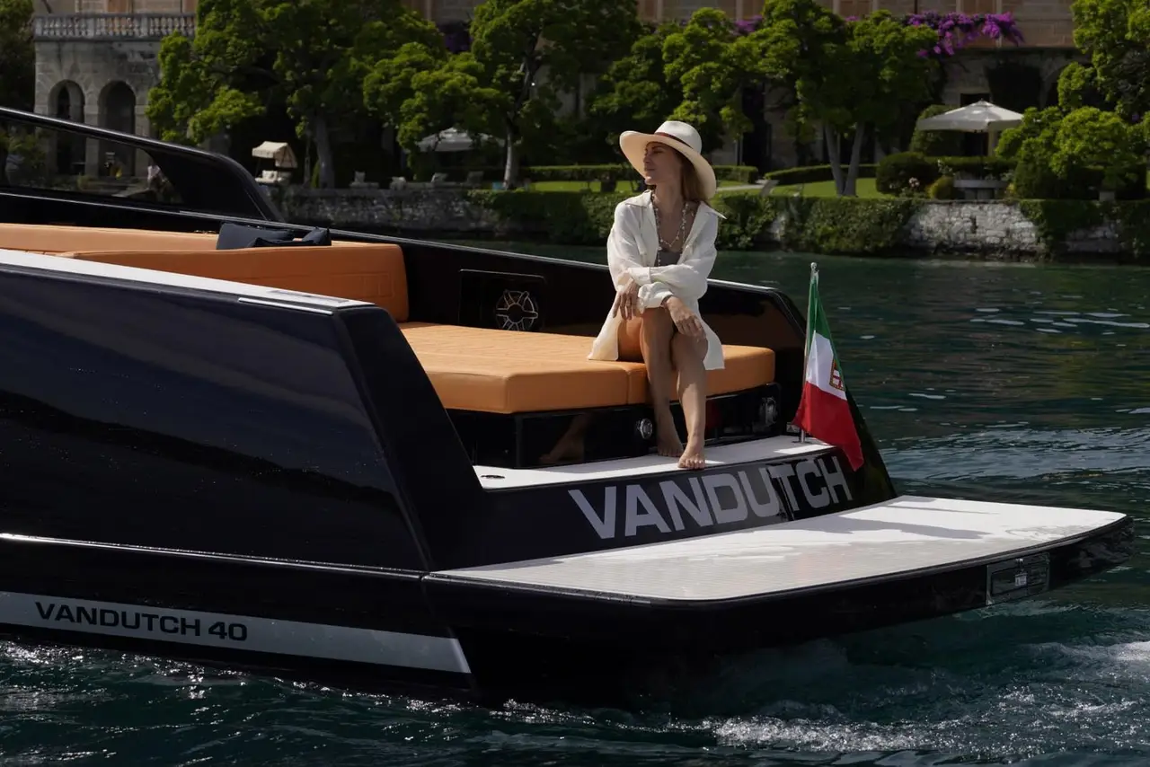 VanDutch 40, pont arrière — Saint Tropez Yacht Rental, Saint-Tropez. VanDutch 40 — 12m