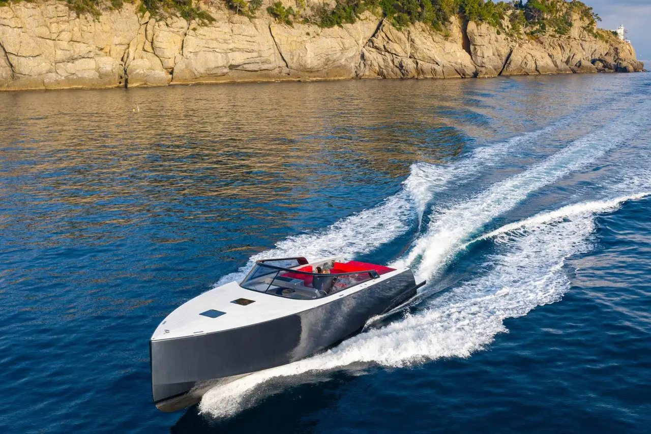 Vandutch 48, pont principal — Saint Tropez Yacht Rental, Saint-Tropez. Vandutch 48 — 15m