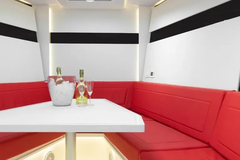 Vandutch 48, flybridge — Saint Tropez Yacht Rental, Saint-Tropez. Vandutch 48 — 15m