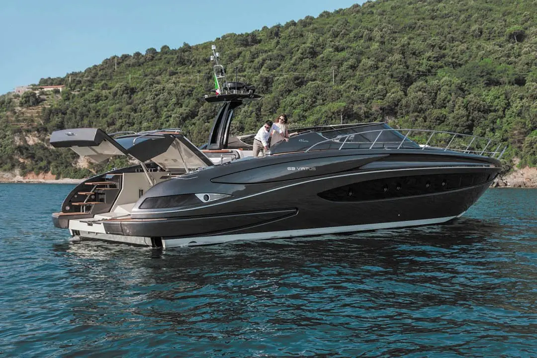 Virtus 63, pont principal — Saint Tropez Yacht Rental, Saint-Tropez. Virtus 63 — 19m