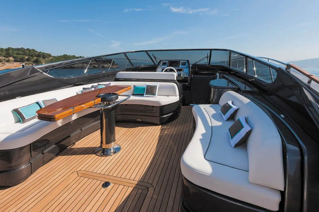 Virtus 63, pont arrière — Saint Tropez Yacht Rental, Saint-Tropez. Virtus 63 — 19m