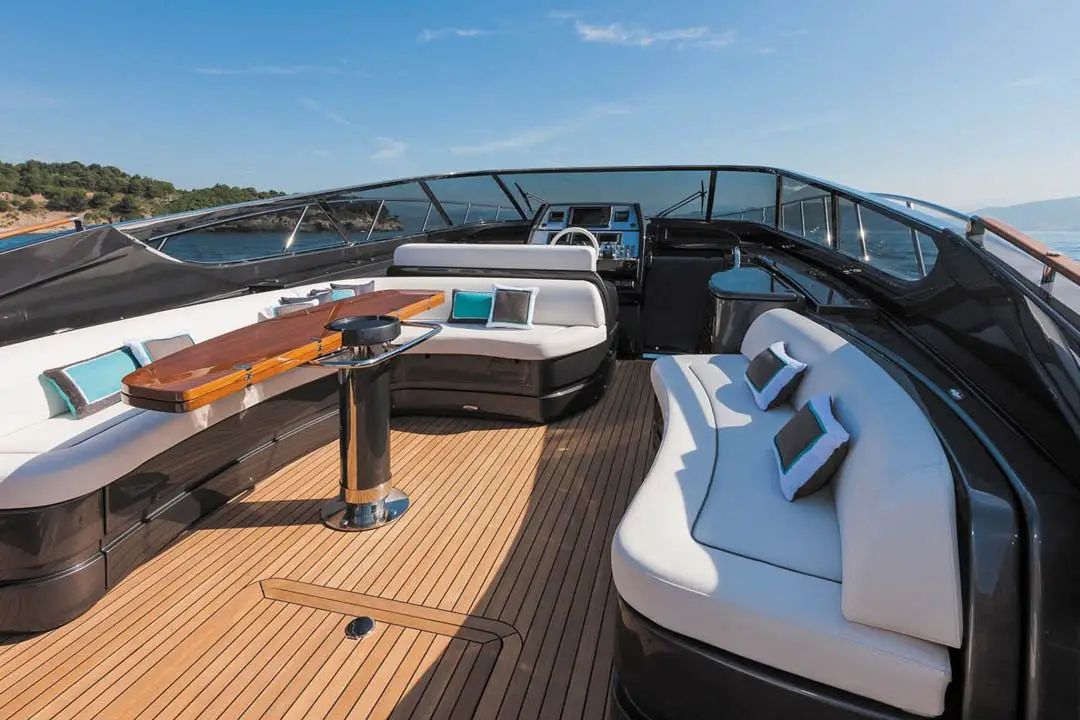 Virtus 63, pont arrière — Saint Tropez Yacht Rental, Saint-Tropez. Virtus 63 — 19m