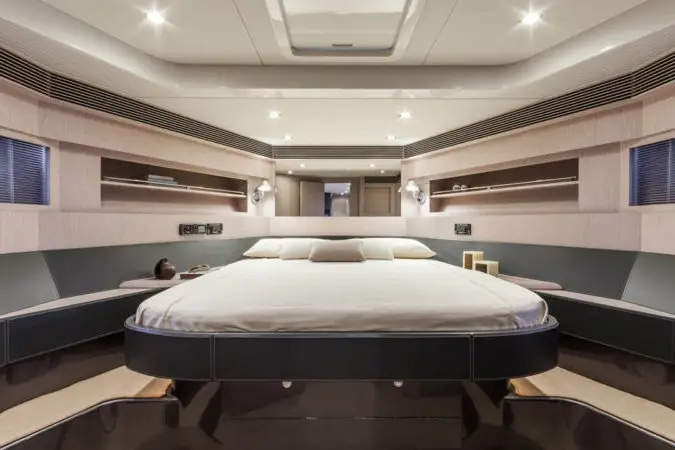 Virtus 63, salon — Saint Tropez Yacht Rental, Saint-Tropez. Virtus 63 — 19m