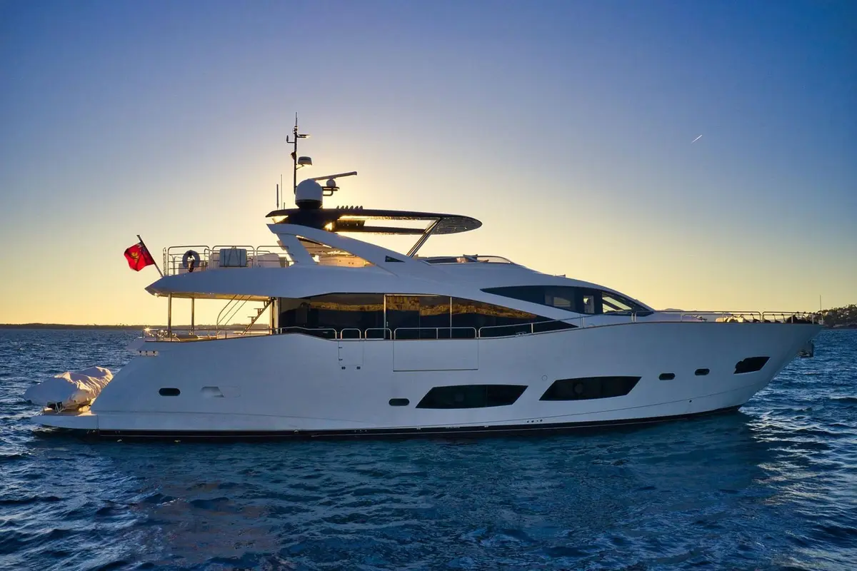 Wajer 38, flybridge — Saint Tropez Yacht Rental, Saint-Tropez. Wajer 38 — 11.3m