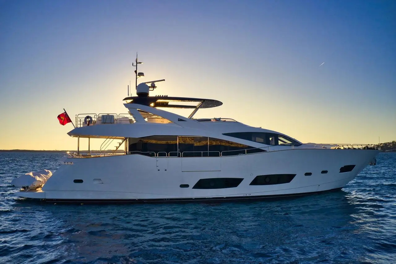 Wajer 38, flybridge — Saint Tropez Yacht Rental, Saint-Tropez. Wajer 38 — 11.3m