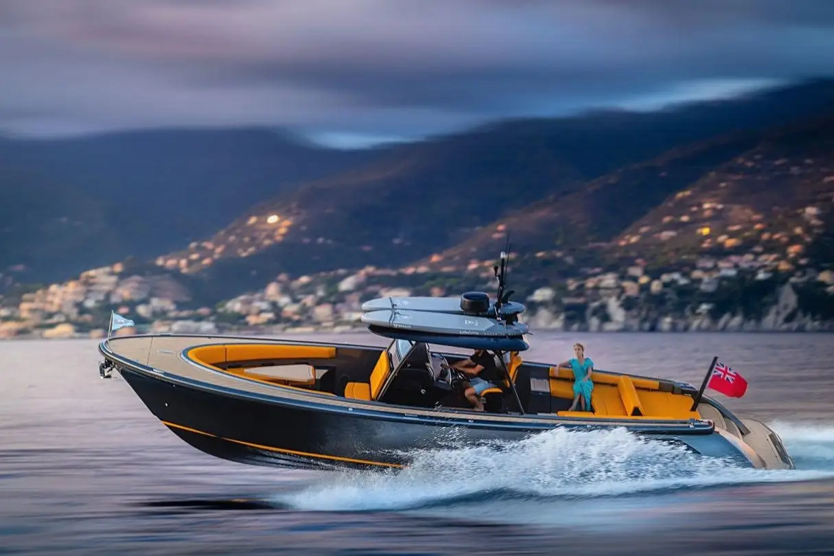 Wajer 38S, pont principal — Saint Tropez Yacht Rental, Saint-Tropez. Wajer 38S — 11m