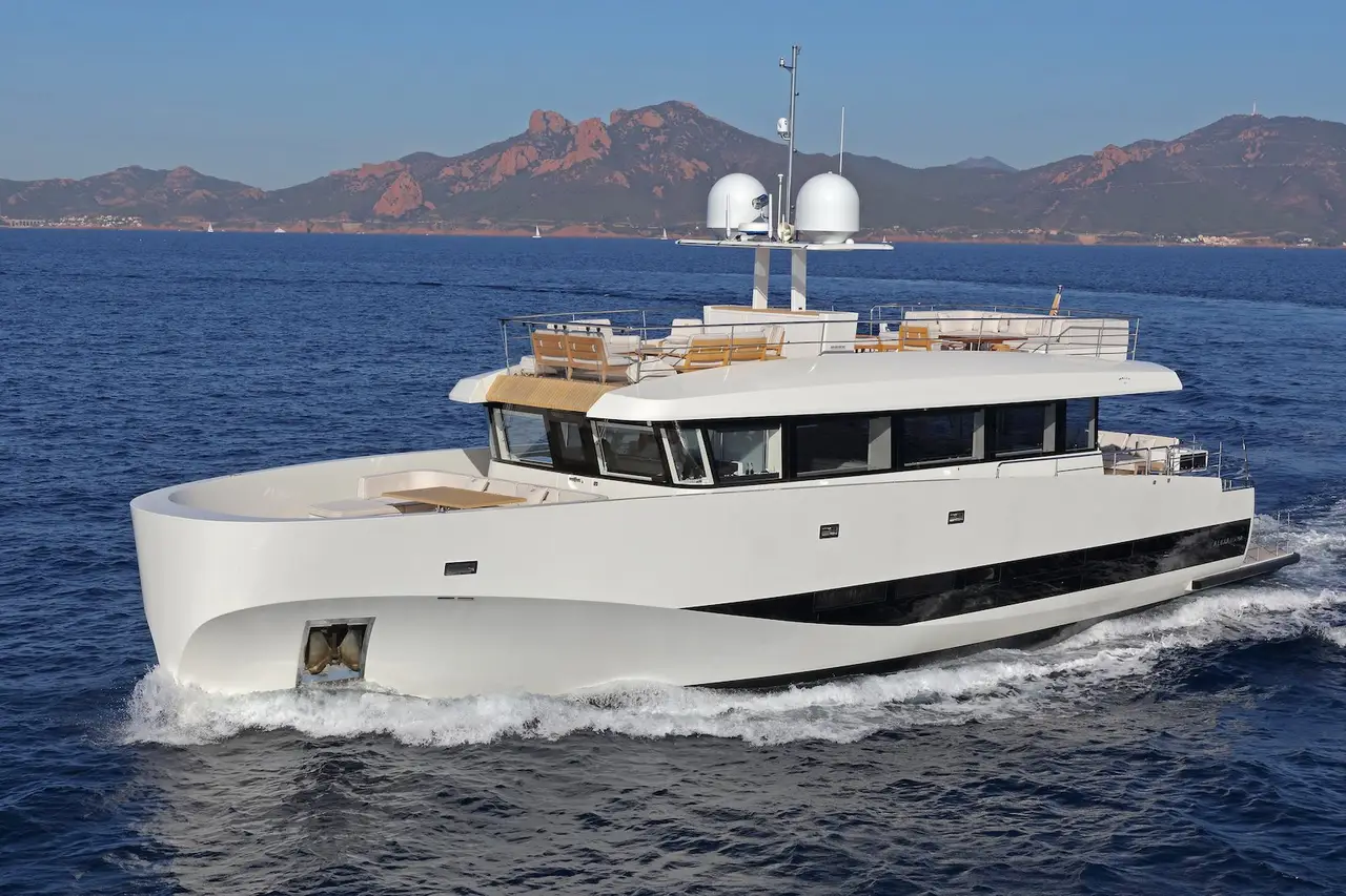 WallyAce 26, pont principal — Saint Tropez Yacht Rental, Saint-Tropez. WallyAce 26 — 26m