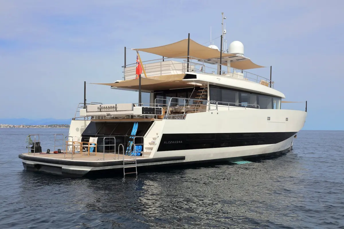 WallyAce 26, pont arrière — Saint Tropez Yacht Rental, Saint-Tropez. WallyAce 26 — 26m