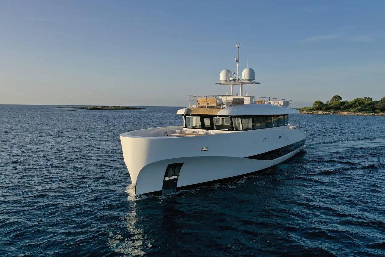 WallyAce 26, salon — Saint Tropez Yacht Rental, Saint-Tropez. WallyAce 26 — 26m